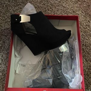 BNIB Carlos Santana Manchester wedges